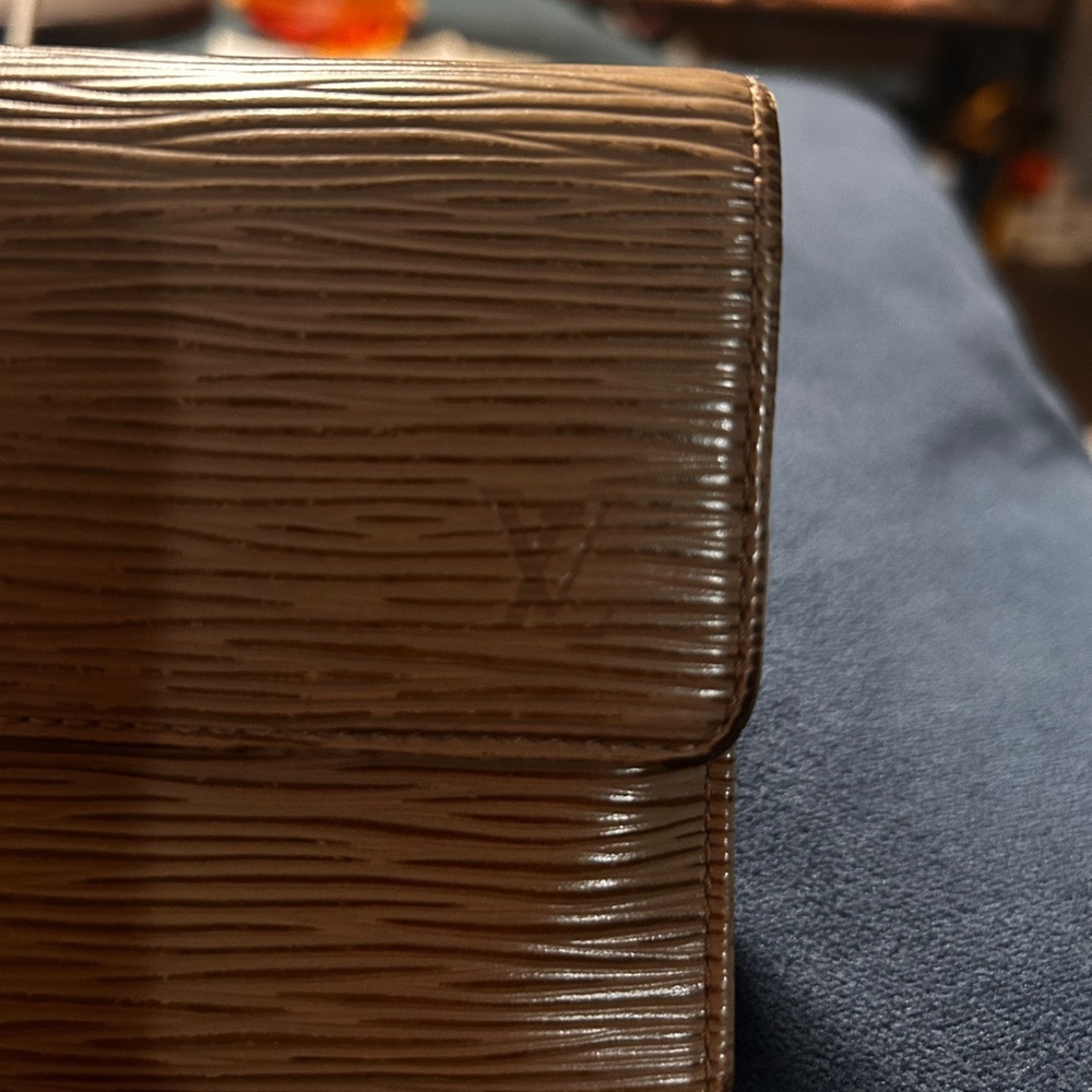 162. Louis Vuitton tan Epi trifold wallet (project) - Picture 2 of 16